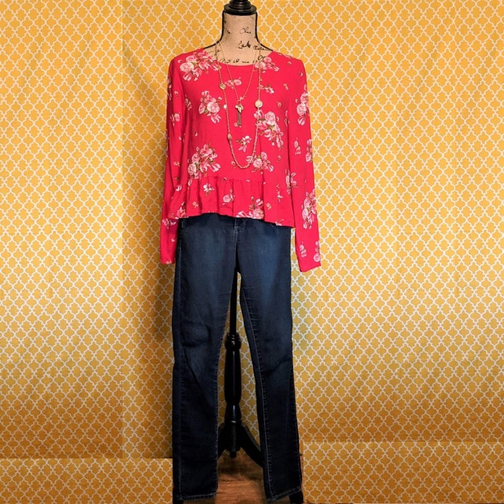 π H&M Floral Red Ruffle Shirt π - Picture 5 of 8